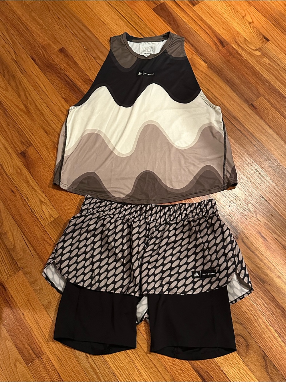 adidas Black/Cream/Taupe Wave-Print Performance Tank & Skort Set